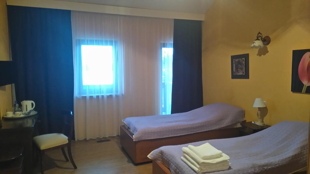 לינה וארוחת בוקר Dalnia Karczma Biesiadna מראה חיצוני תמונה